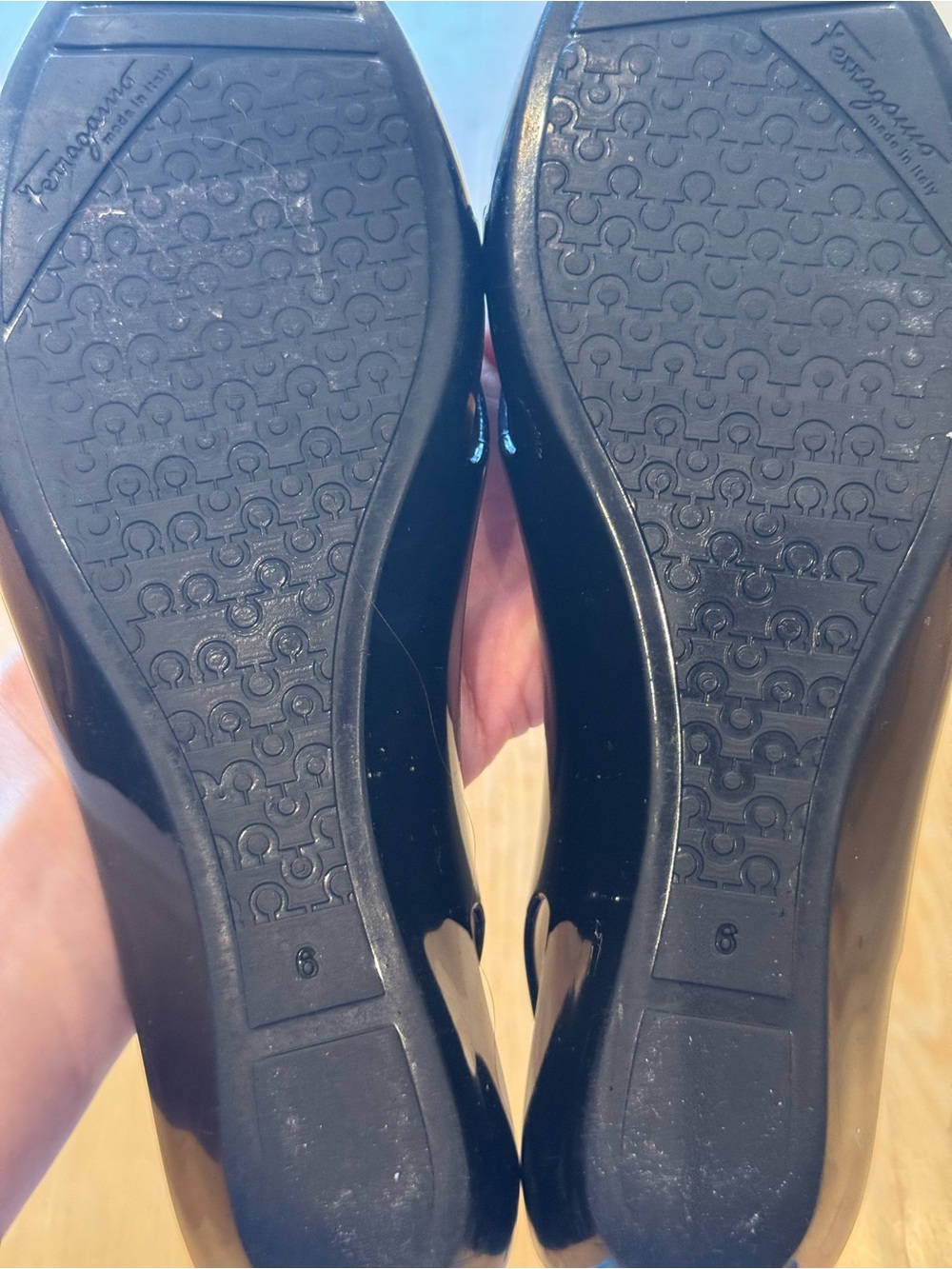 Salvatore ferragamo  jelly flat with gold hardware - Picture 6 of 12
